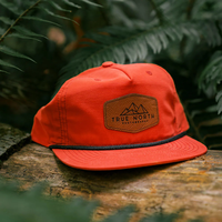 Casquette de course en nylon imperméable à cinq panneaux personnalisée à bas prix, chapeau de papa souple non structuré à 5 panneaux avec écusson en cuir