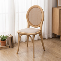 Chaise de salle à manger Louis en bois avec dossier en rotin vintage, empilable, pour banquets, événements, mariages et fêtes - Prix de gros MULIGNA
