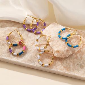 Pendientes de Aro Gruesos y Lisos de Acero Inoxidable con Baño de Oro de 18k, Estilo Moderno para Mujer - Product Image 1