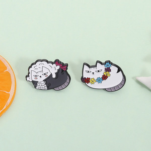 เข็มกลัดแมวตลก ขี้เล่น ทำจากโลหะผสม สำหรับงานปาร์ตี้สัตว์เลี้ยง ลายแมวทนายความ ตลกขบขัน - Product Image 1