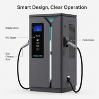 Station de recharge pour véhicules électriques certifiée CE, double CCS2 60 kW, équilibrage dynamique de la charge, station de recharge pour voitures électriques à poser au sol pour les villes