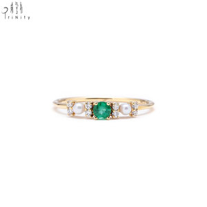 Anillo de Oro Sólido de 18K con Esmeralda Natural y Diamantes, con Perla de Agua Dulce, para Uso Diario, Venta al Por Mayor de Joyería Fina - Product Image 1