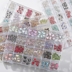 Venta al por mayor: 24 rejillas de gemas brillantes para uñas, diamantes de imitación de cristal AB de varios tamaños, decoración de cristal para arte de uñas. - Product Image 4