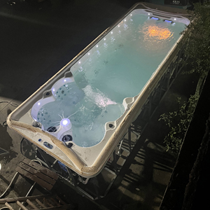 6-Personen-Whirlpool mit einer Liege, luxuriöser freistehender beheizter Acryl-Badewanne mit Luftmassage, Sprudelmatte, Pumpe und Abdeckung - Product Image 2