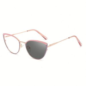 Gafas de Sol Fotocromáticas con Logotipo Personalizado, Color Cambiante, Anti Luz Azul, Montura Metálica de Ojo de Gato para Mujer - Product Image 2