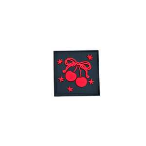Patch en caoutchouc PVC souple personnalisé en forme de cerise, étiquette décorative 3D pour vêtements et sacs d'enfants - Product Image 1