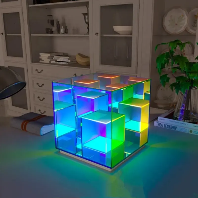 핫 세일 아마존 크리스마스 현대 아크릴 루빅 큐브 LED 테이블 램프 매직 큐브 Led 다채로운 테이블 조명 침실