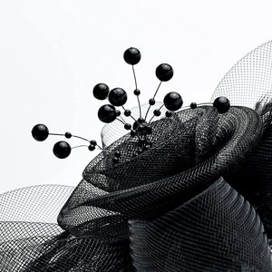Fascinators pour femmes, chapeau de thé en plumes, bandeau en voile avec pince à cheveux pour église à cocktails - Product Image 3