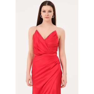 Robe de Demoiselle d'Honneur Rouge Élégante, Col Cœur, Bretelles Fines, Silhouette Fourreau, Fente Haute, Taille Naturelle, Robe Longue - Product Image 4