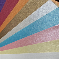Papier perlé en relief coloré de motif de texture de lin de 787*1092mm 120gsm pour la boîte-cadeau