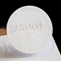 Autocollant en papier artistique gaufré avec logo personnalisé imprimé, finition brillante, réutilisable, blanc pur, taille personnalisée, cadeau promotionnel, 3-5 jours