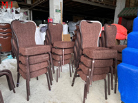 Chaises de banquet modernes empilables en métal pour l'extérieur, revêtement en tissu marron, chaises de salle à manger pour hôtel, restaurant, salon, mariage