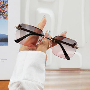 Vente chaude été pliant femme lunettes <span class=keywords><strong>de</strong></span> soleil lunettes <span class=keywords><strong>de</strong></span> soleil Portable Uv380 <span class=keywords><strong>nuances</strong></span> lunettes <span class=keywords><strong>de</strong></span> soleil - Product Image 5