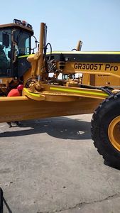 GR3005T เครื่องขุดและเกลี่ยถนนขนาดใหญ่สำหรับมืออาชีพ - Product Image 3