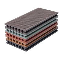 Planches de terrasse en bois composite pour l'extérieur, respectueuses de la peau Revêtement de sol en relief 3D pour usage domestique Texture bois WPC Composite Decking