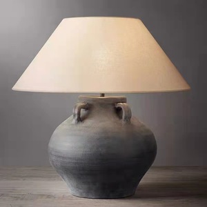 <span class=keywords><strong>Lampe</strong></span> de table en céramique vintage Wabi Sabi avec base <span class=keywords><strong>beige</strong></span> mouchetée et noire patinée, en terre cuite, en vente flash - Product Image 2