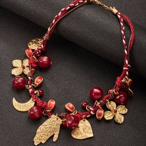 Collar de Moda Kaimei 2025, Collar Tejido de 3 Hilos con Cuentas Variadas Rojas y Colgante de Resina Roja - Product Image 6