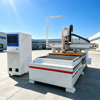 Machine de nesting CNC ATC 1325 1530 pour le travail du bois en Chine, 3 axes, changement d'outil automatique linéaire, routeur CNC ATC avec barre de pression
