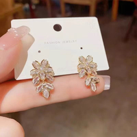 Anting-anting Rumbai Bunga Mewah Alloy untuk Wanita, Anting-anting Liontin Kaca Geometris Kristal, Perhiasan Pesta Pernikahan