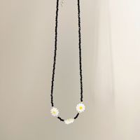 Collier tendance à pendentif fleur en perles coquillages, petit format - Accessoire de mode élégant pour le quotidien et idéal comme cadeau
