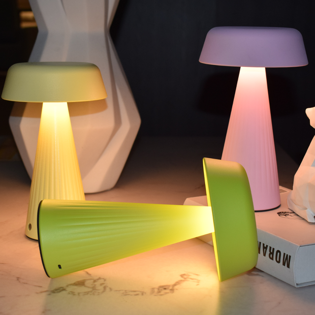 Low MOQ 2025 New Style Modern Bedside Mood Lamp for Restaurant Outdoor Mushroom Table Lamp Rechargeable