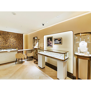 Vitrine de <span class=keywords><strong>bijoux</strong></span> personnalisée haut de gamme de luxe Présentoir commercial en métal doré pour bijouterie - Product Image 3
