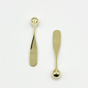 Mini Aplicador de Crema Facial Dorado, Cuchara Cosmética Pequeña de Metal, Espátula Cosmética de Aleación de Zinc para el Cuidado de la Piel - Product Image 5