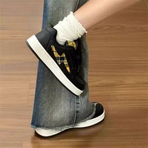 Calzado Casual Americano de Skate de Moda con Suela Gruesa para Mayor Altura, Diseño a Cuadros y Elementos de Rayo, Lengüeta Gruesa y Duradera - Product Image 4