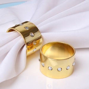 Anneaux <span class=keywords><strong>de</strong></span> <span class=keywords><strong>serviette</strong></span> <span class=keywords><strong>de</strong></span> table dorés <span class=keywords><strong>de</strong></span> style occidental avec accents <span class=keywords><strong>de</strong></span> diamants, design européen/américain, décorations pour serviettes en papier - Product Image 2