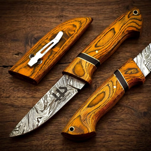 Couteau de chasse artisanal en acier Damas, avec manche et fourreau en bois de pukka, couteau de camping, cadeau de Noël - Product Image 1