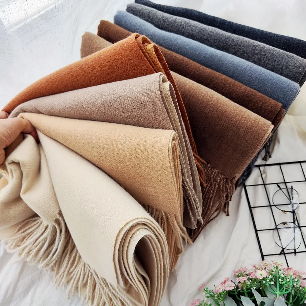 Thiết kế khăn cho phụ nữ Cashmere cảm thấy đôi màu sắc kết thúc tốt đẹp Khăn choàng lớn rắn Pashmina khăn dành cho người lớn Polyester mùa đông dễ dàng cách 080310