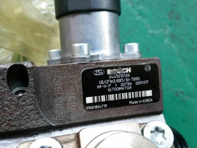 common rail pump 0445010136 16700 MA70A diesel fuel pump 0986437031 CP1 pump for Nissan, Renault Trucks, UD trucks 3.0d