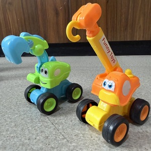 Jouet d'excavatrice mignon version Q pour enfants de 2 à 4 ans, véhicule de construction en plastique avec bras et roues mobiles, ensemble de jeu unisexe - Product Image 2