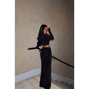 Traje Formal Negro con Decoración de Botones y Falda - Product Image 1