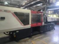 Gebrauchte Borch 380-Tonnen Spritzgießmaschine, Originalkonfiguration mit Energiesparendem Servomotor.