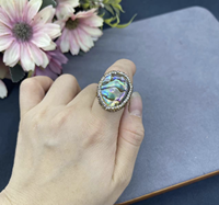 Nouvel ensemble de bijoux en coquille d'ormeau naturelle incrustée de pierre brute de tourmaline, style chinois populaire et vintage