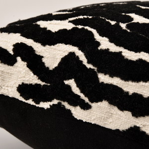 Cojín Lombar Largo para Sofá, Diseño Retro Abstracto con Estampado de Tigre, Beige y Negro, con Rayas, para Sala de Estar o Villa - Product Image 4