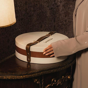 Custom logo Leather Handle Double <strong>Chocolate</strong> <strong>Bar</strong> <strong>Dates</strong> Box Packaging Luxury Round Ramadan <strong>Chocolate</strong> Candy Gift Box with Dividers - Product Image 2
