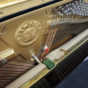 Suministro al por Mayor de Pianos Verticales Profesionales YAMAHA <span class=keywords><strong>YUA</strong></span> Usados de Japón - Product Image 1