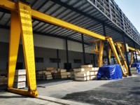 Machine d'équipement de grue à portique extérieure 50T Grues hydrauliques à portique à poutre unique levage de conteneurs portuaires montés sur rail