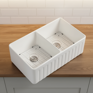 Fregadero de cocina doble de arcilla refractaria estilo granja 33 x 20 con rejilla y colador, instalación sobre encimera - Product Image 2