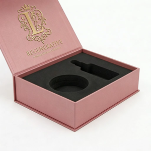 Emballage personnalisé pour boîte de soins de la peau avec vernis sélectif UV et fermeture magnétique - Product Image 4