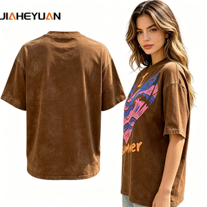 T-shirt in cotone pesante con lavaggio vintage, effetto distressed, vestibilità oversize, spalle scese, stile streetwear, manica corta, lavaggio acido, lavaggio neve - Product Image 2