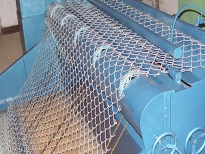 Rouleau <span class=keywords><strong>de</strong></span> bande <span class=keywords><strong>de</strong></span> confidentialité en fer galvanisé revêtu <span class=keywords><strong>de</strong></span> PVC pour clôture en treillis métallique - Clôture <span class=keywords><strong>de</strong></span> sécurité pour ranch, forte <span class=keywords><strong>tension</strong></span> - Product Image 5