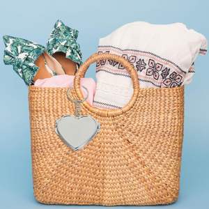 Miroir de maquillage de poche en métal pliable de luxe miniature à étiquette privée en vente chaude, miroir de poche en forme de cœur avec porte-clés, vente en gros - Product Image 5