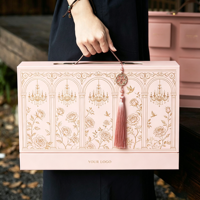 Boîte cadeau de luxe rose personnalisée avec logo, en carton rigide, style vintage, avec pompon en forme de chandelier, vente en gros disponible