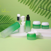 Bouteilles cosmétiques Emballage innovant pour les soins de la peau Pots en verre crème de différentes formes et tailles personnalisables avec couvercles Cosmétiques
