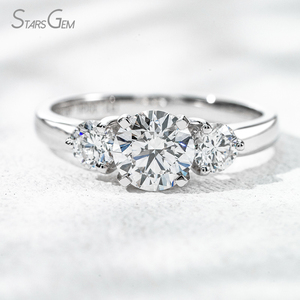Anillo de Compromiso Clásico de Tres Piedras con Diamante Cultivado en Laboratorio de Corte Brillante de 1.47ct y 6.36mm, Color D, Oro Blanco de 18K, 3g, Starsgem - Product Image 1
