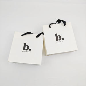 Sacs cadeaux en carton de luxe avec poignées pour vêtements et chaussures, logo personnalisé, matériaux recyclés, vente en gros - Product Image 3