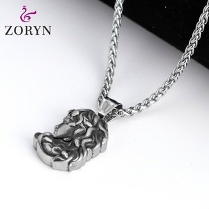 Colgante de Cabeza de Medusa de Acero Inoxidable, Mitología Griega, Pelo de Serpiente, Estilo Gótico Punk Vintage, Joyería de Moda de Acero de Titanio para Hombre - Product Image 2